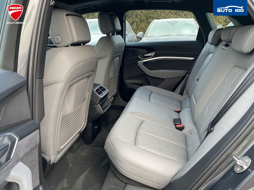 Audi e-tron S line quattro 55 electric 300kW