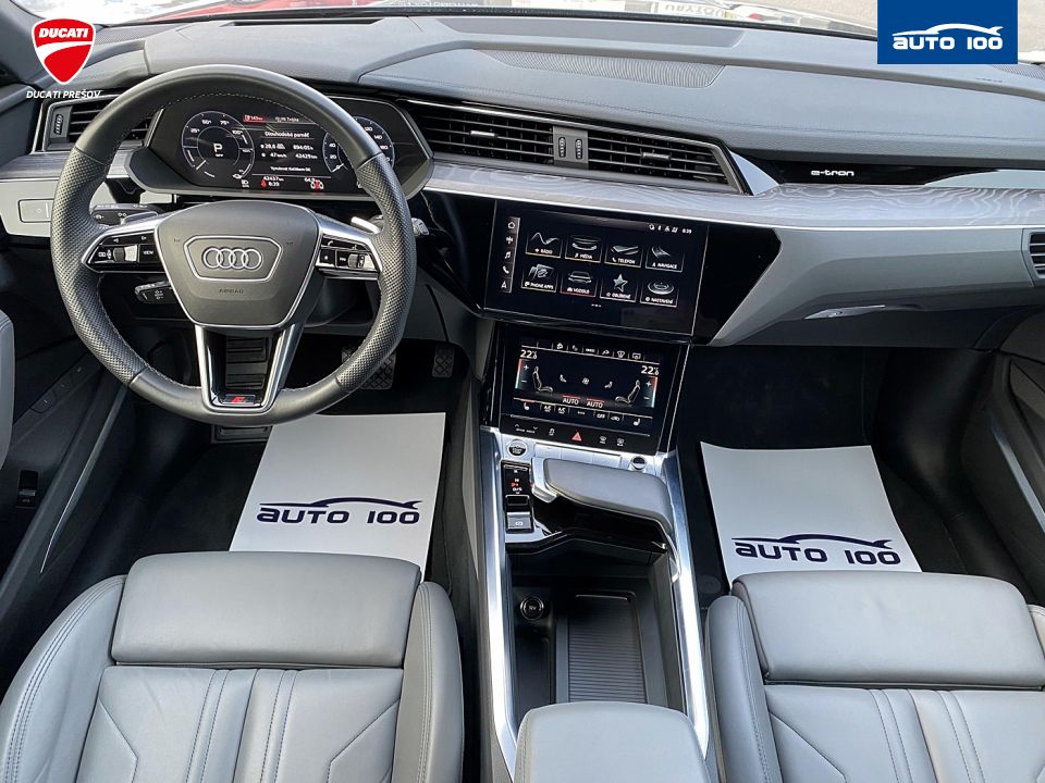 Audi e-tron S line quattro 55 electric 300kW