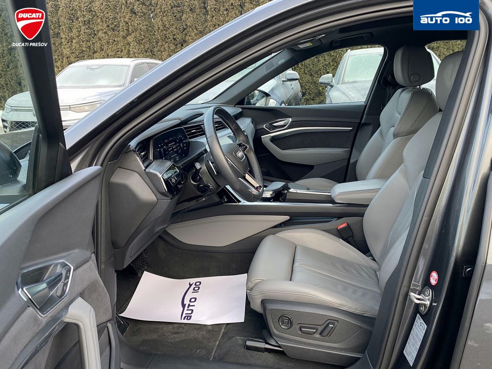 Audi e-tron S line quattro 55 electric 300kW