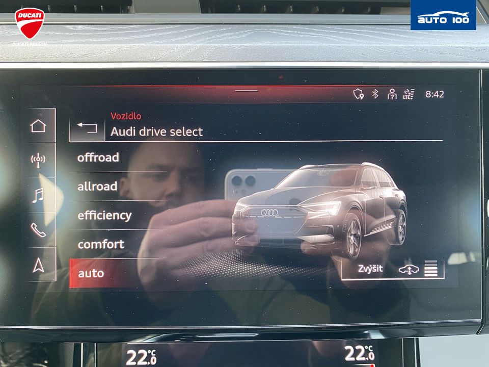 Audi e-tron S line quattro 55 electric 300kW