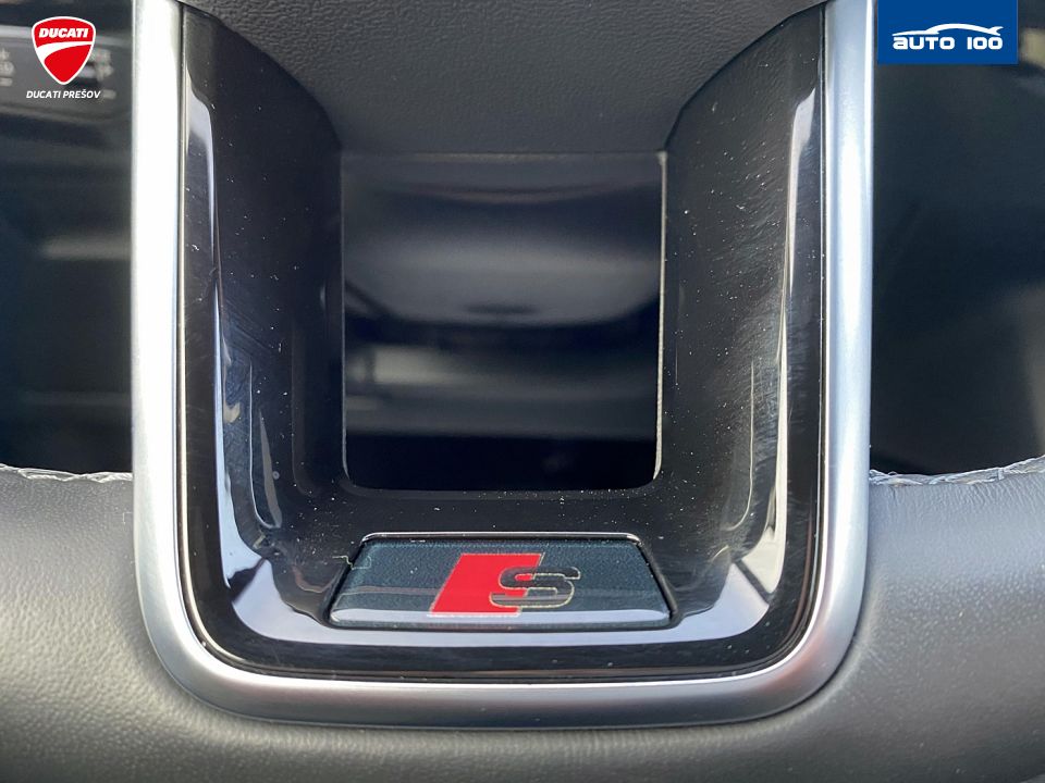 Audi e-tron S line quattro 55 electric 300kW