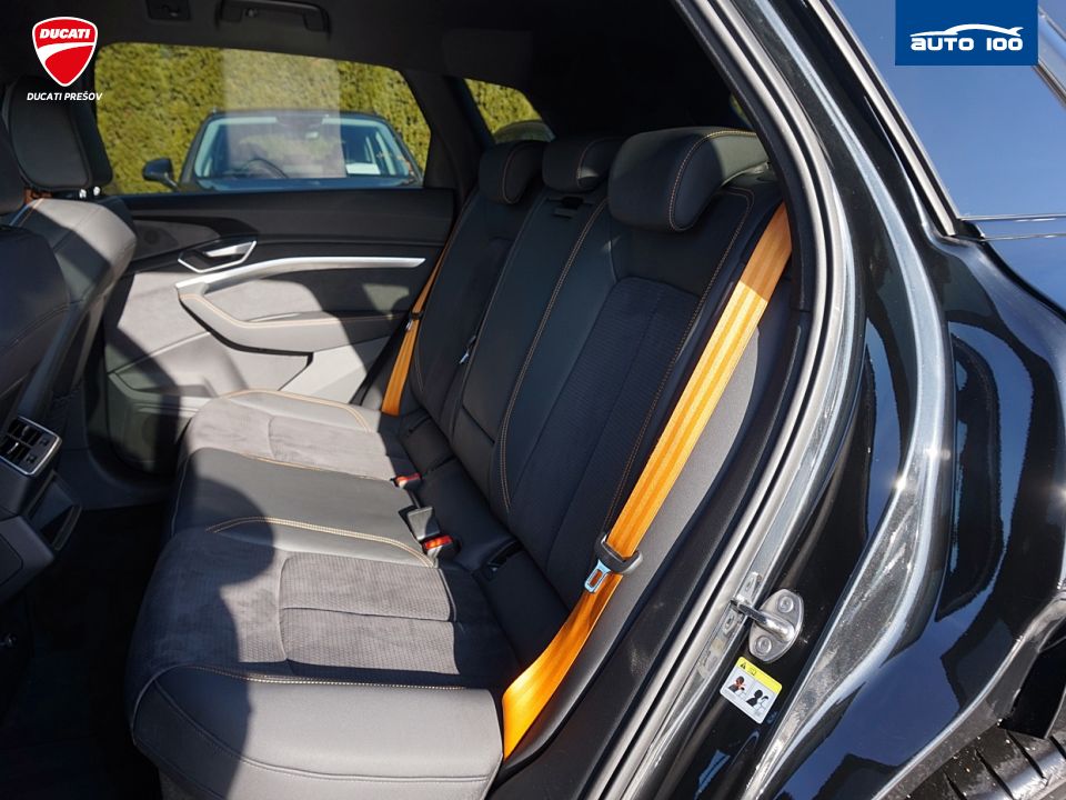 Audi e-tron S line quattro 50 electric 230kW "Black Edition"