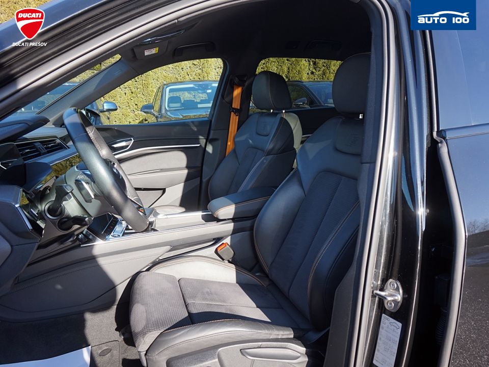 Audi e-tron S line quattro 50 electric 230kW "Black Edition"