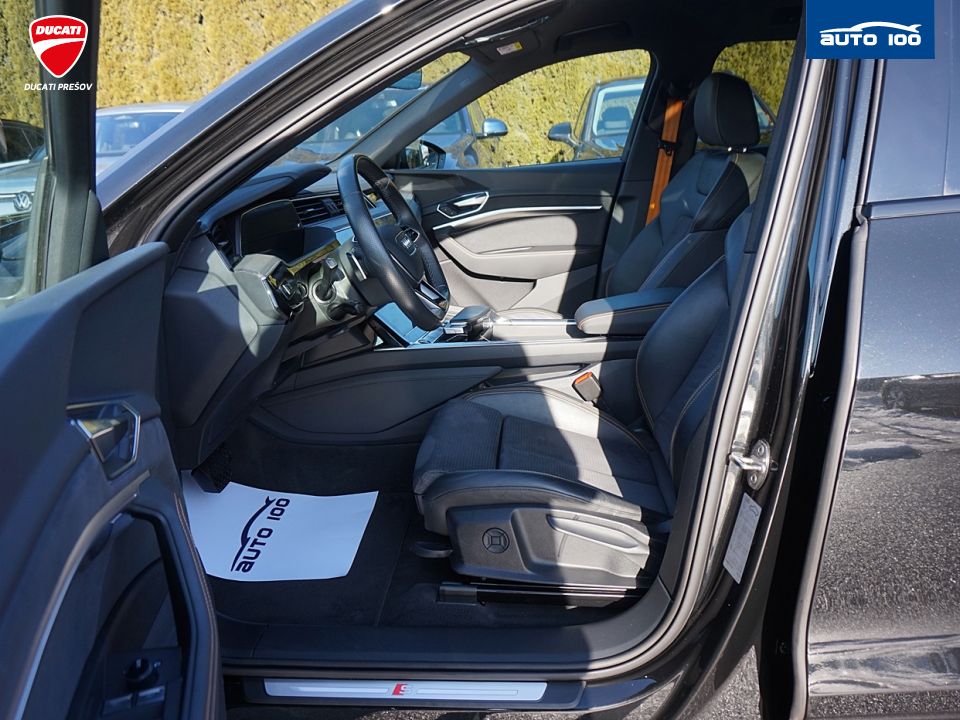 Audi e-tron S line quattro 50 electric 230kW "Black Edition"