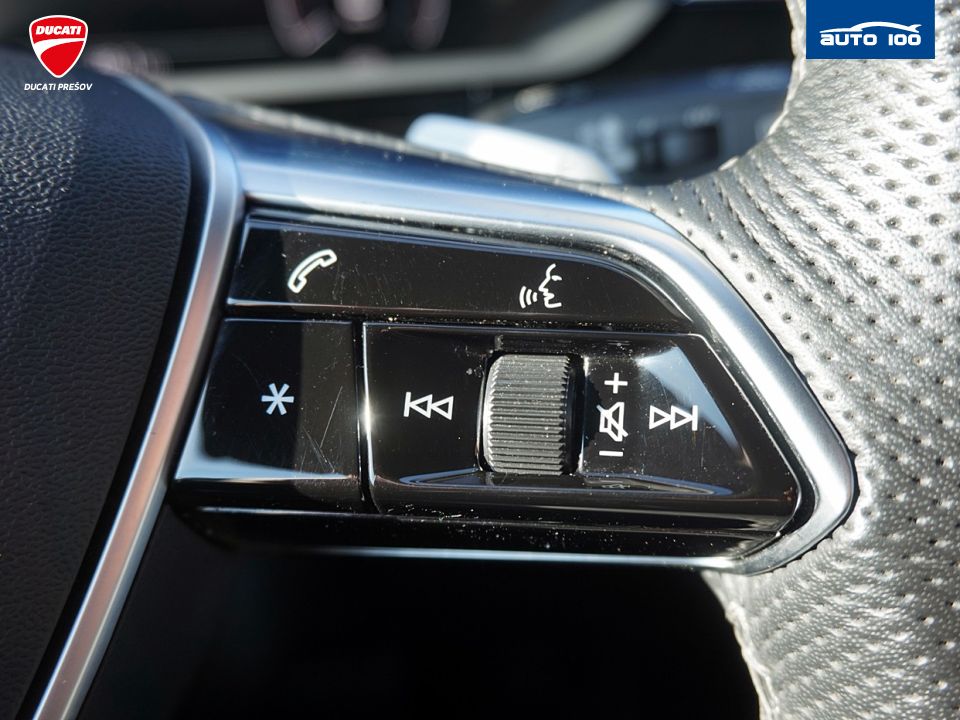 Audi e-tron S line quattro 50 electric 230kW "Black Edition"