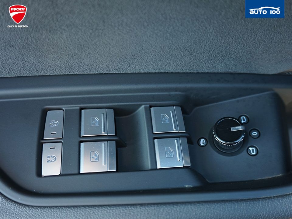 Audi e-tron S line quattro 50 electric 230kW "Black Edition"