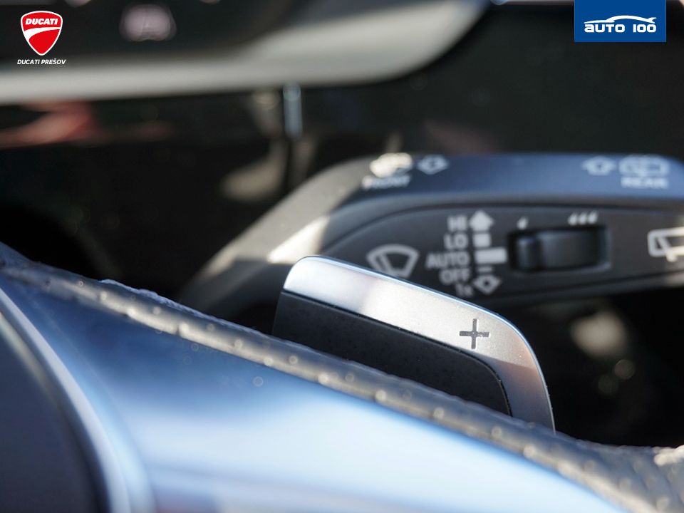 Audi e-tron S line quattro 50 electric 230kW "Black Edition"