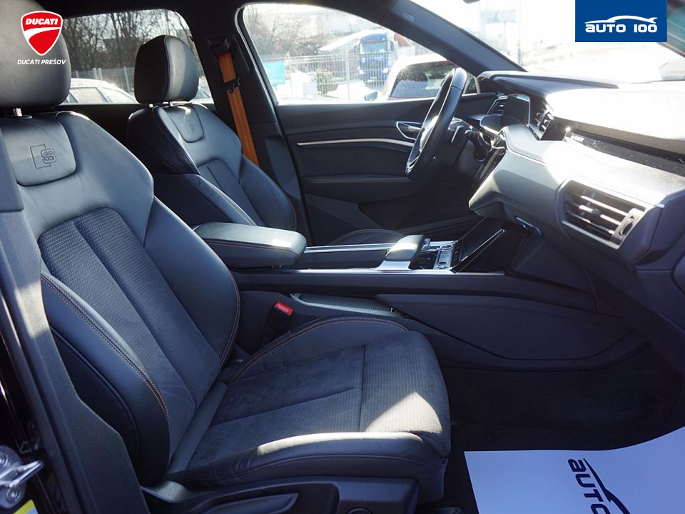 Audi e-tron S line quattro 50 electric 230kW "Black Edition"