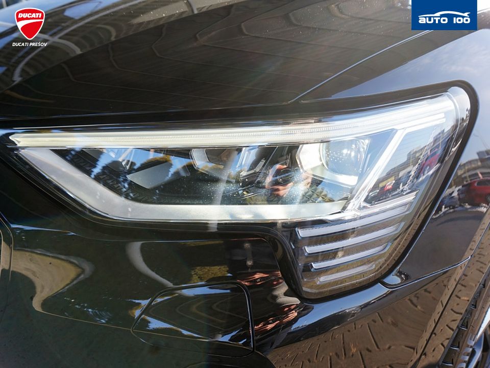 Audi e-tron S line quattro 50 electric 230kW "Black Edition"