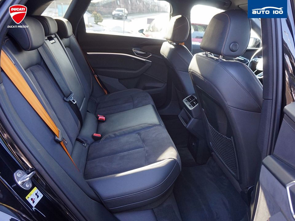 Audi e-tron S line quattro 50 electric 230kW "Black Edition"