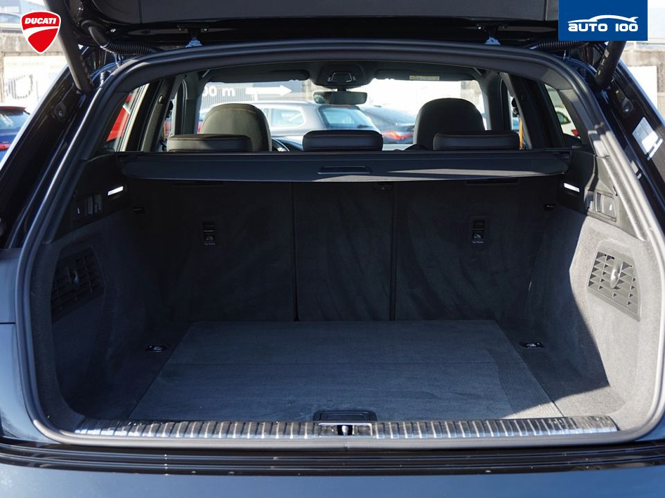 Audi e-tron S line quattro 50 electric 230kW "Black Edition"