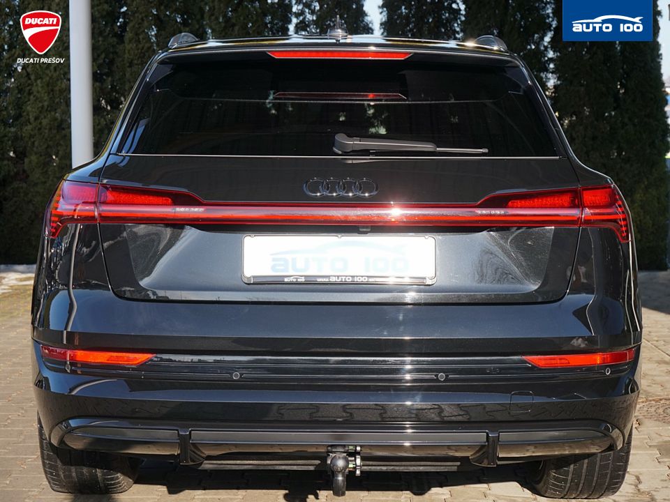 Audi e-tron S line quattro 50 electric 230kW "Black Edition"