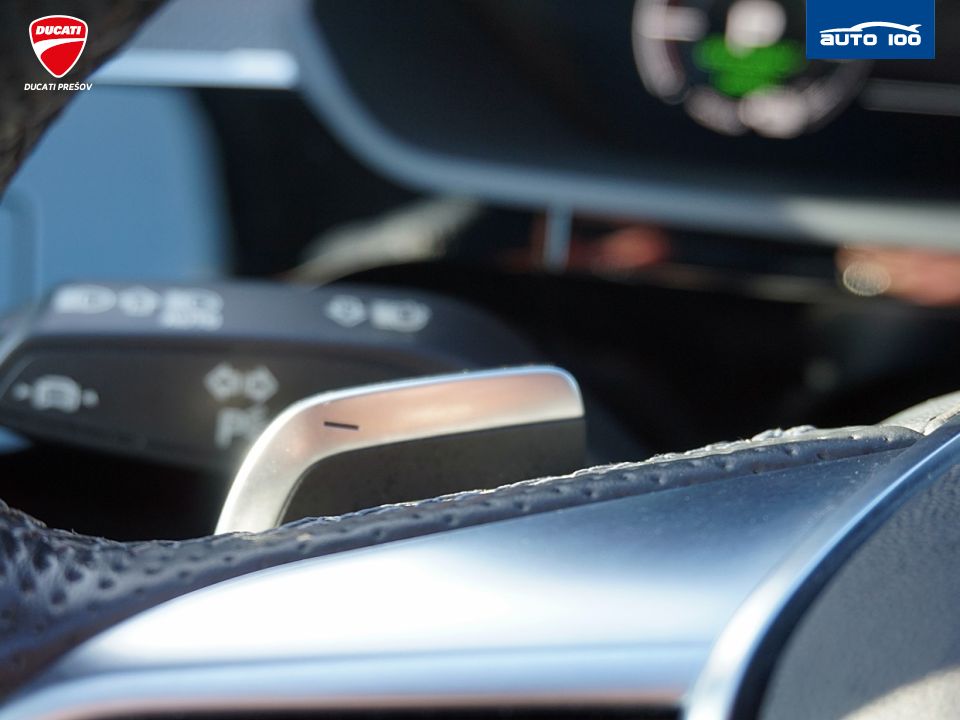 Audi e-tron S line quattro 50 electric 230kW "Black Edition"