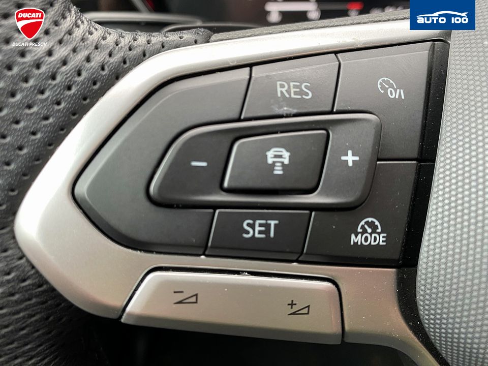 Volkswagen Touareg R-Line 4Motion 3.0 TDI SCR 210kW 8-speed Tiptronic