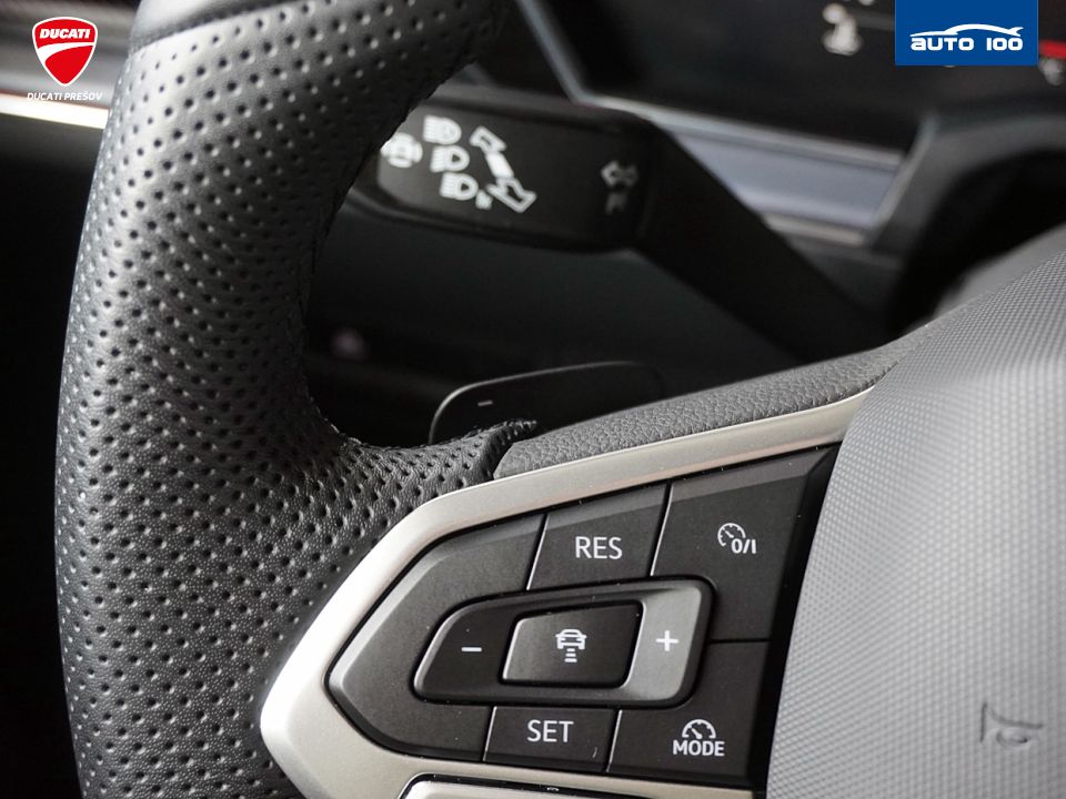 Volkswagen Touareg R-Line 4Motion 3.0 TDI SCR 170kW 8-speed Tiptronic