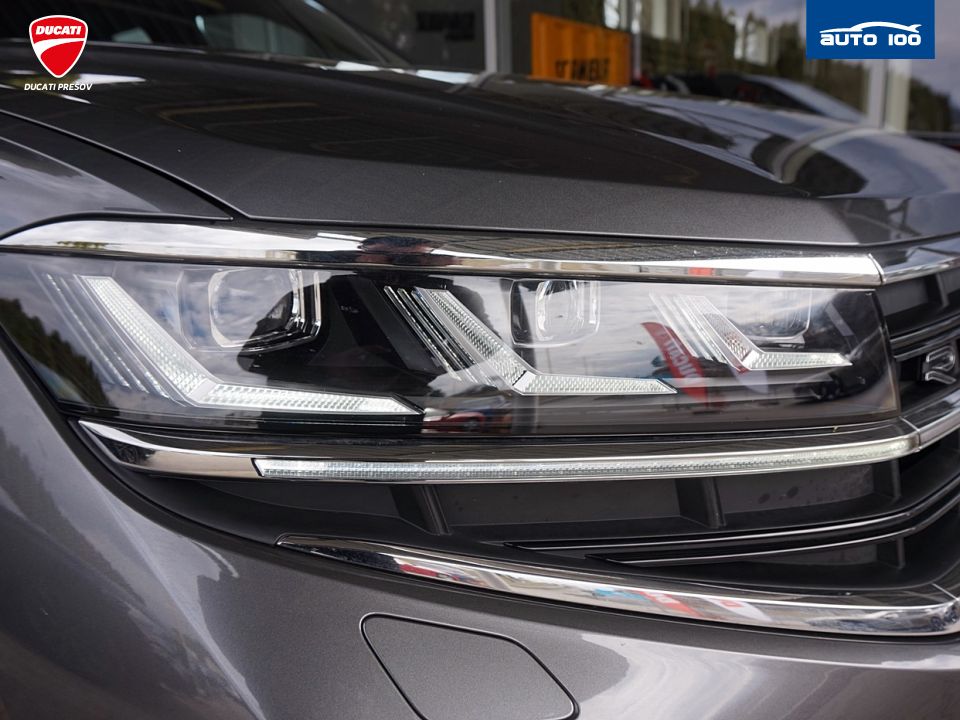 Volkswagen Touareg R-Line 4Motion 3.0 TDI SCR 170kW 8-speed Tiptronic