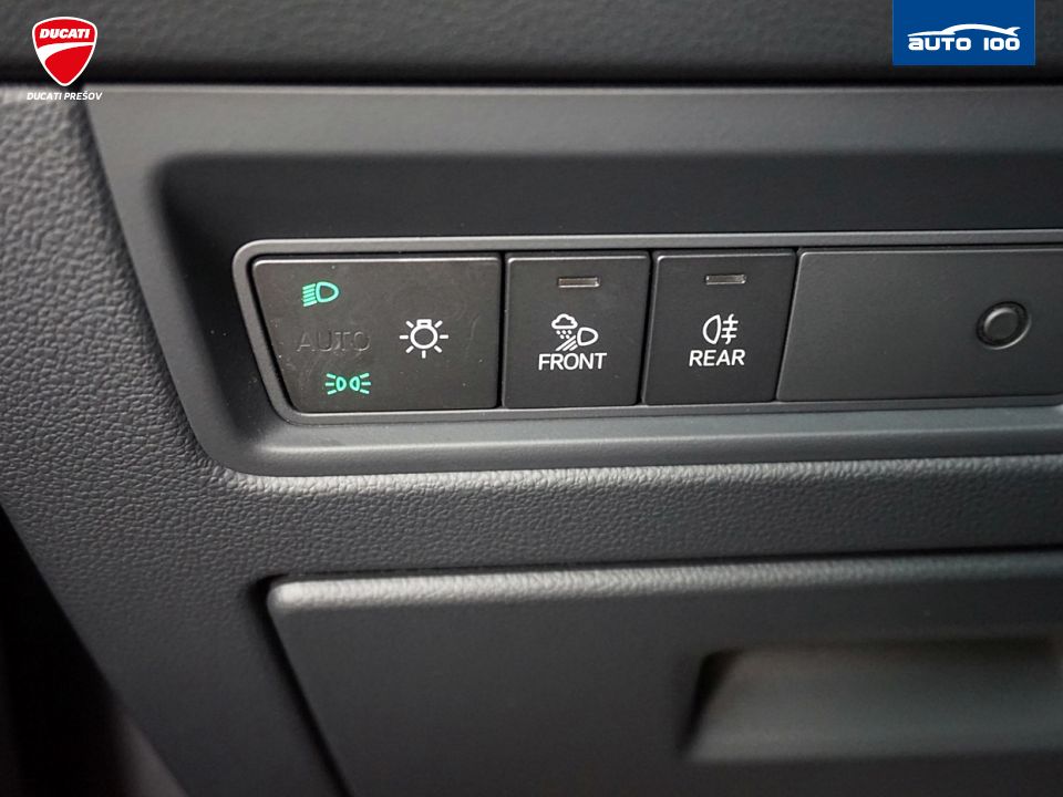 Volkswagen Touareg R-Line 4Motion 3.0 TDI SCR 170kW 8-speed Tiptronic