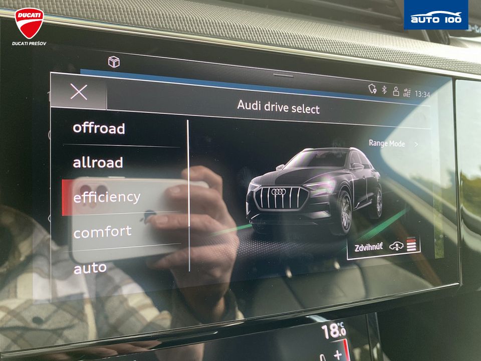 Audi e-tron Sportback S line quattro 50 electric 230kW Black Edition