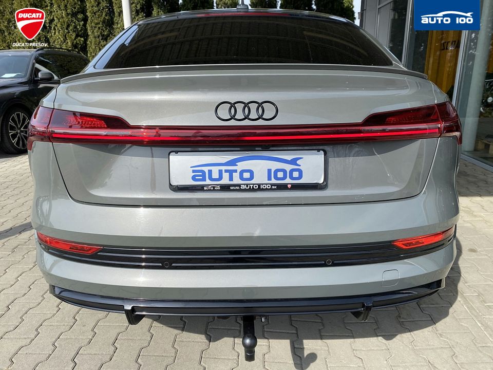 Audi e-tron Sportback S line quattro 50 electric 230kW Black Edition