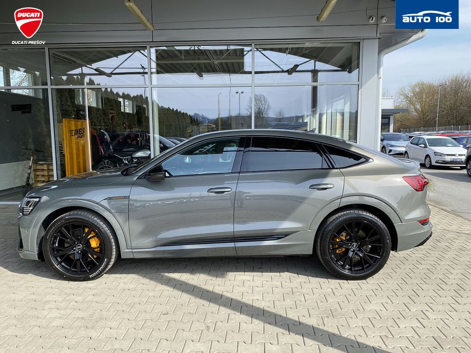 Audi e-tron Sportback S line quattro 50 electric 230kW Black Edition