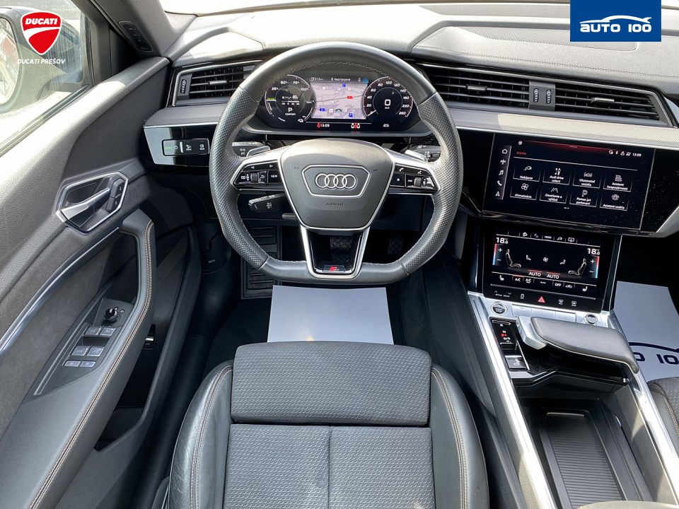 Audi e-tron Sportback S line quattro 50 electric 230kW Black Edition