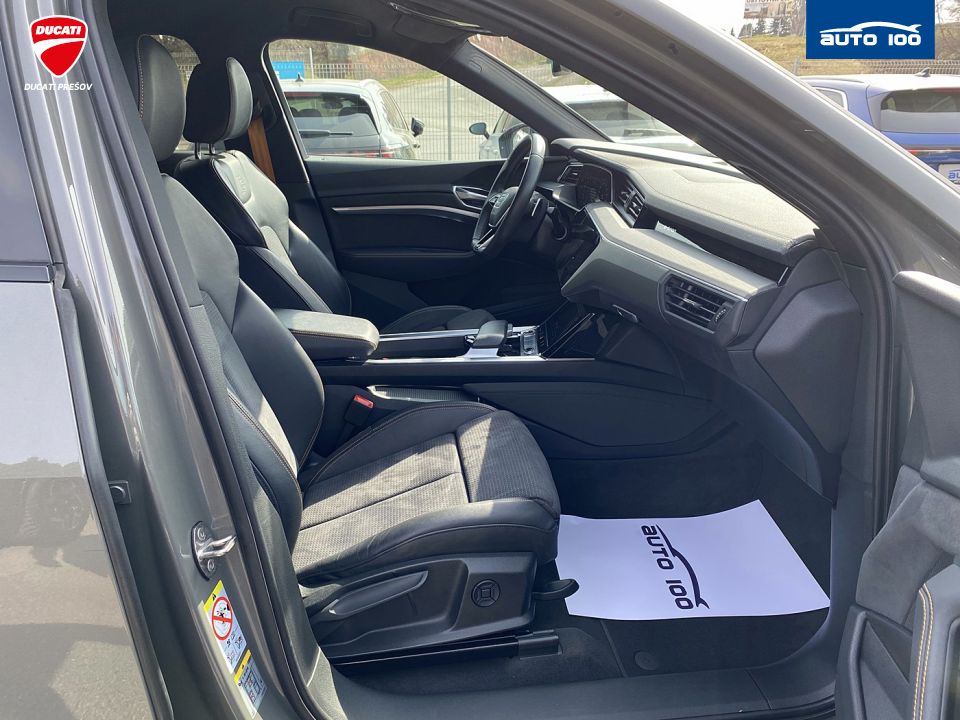 Audi e-tron Sportback S line quattro 50 electric 230kW Black Edition