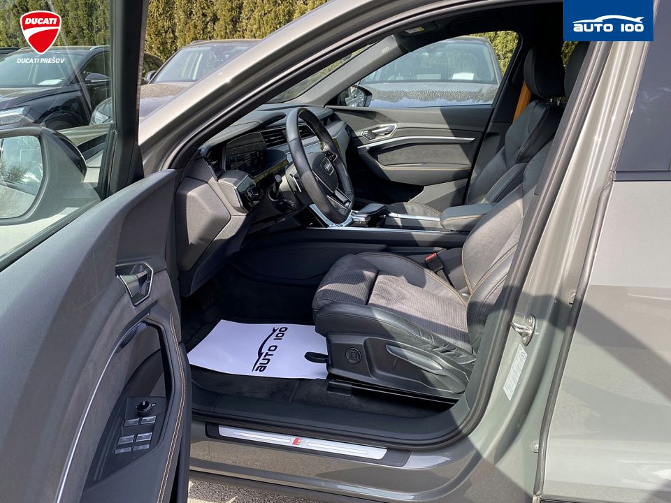 Audi e-tron Sportback S line quattro 50 electric 230kW Black Edition