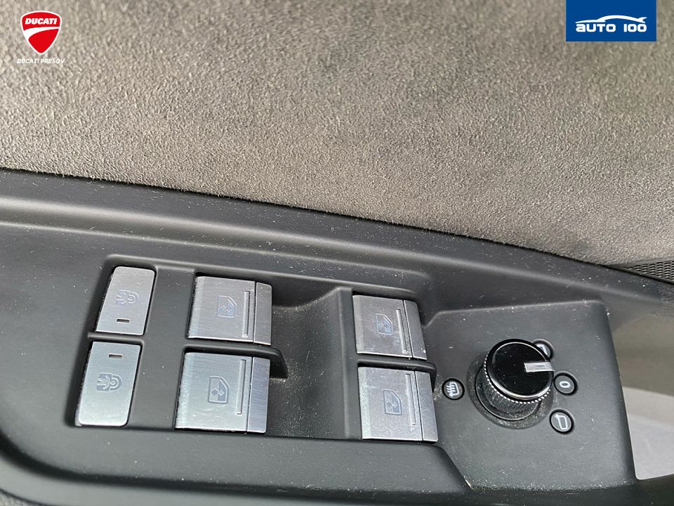 Audi e-tron Sportback S line quattro 50 electric 230kW Black Edition