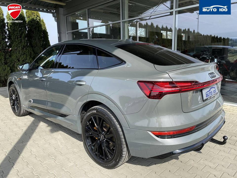 Audi e-tron Sportback S line quattro 50 electric 230kW Black Edition