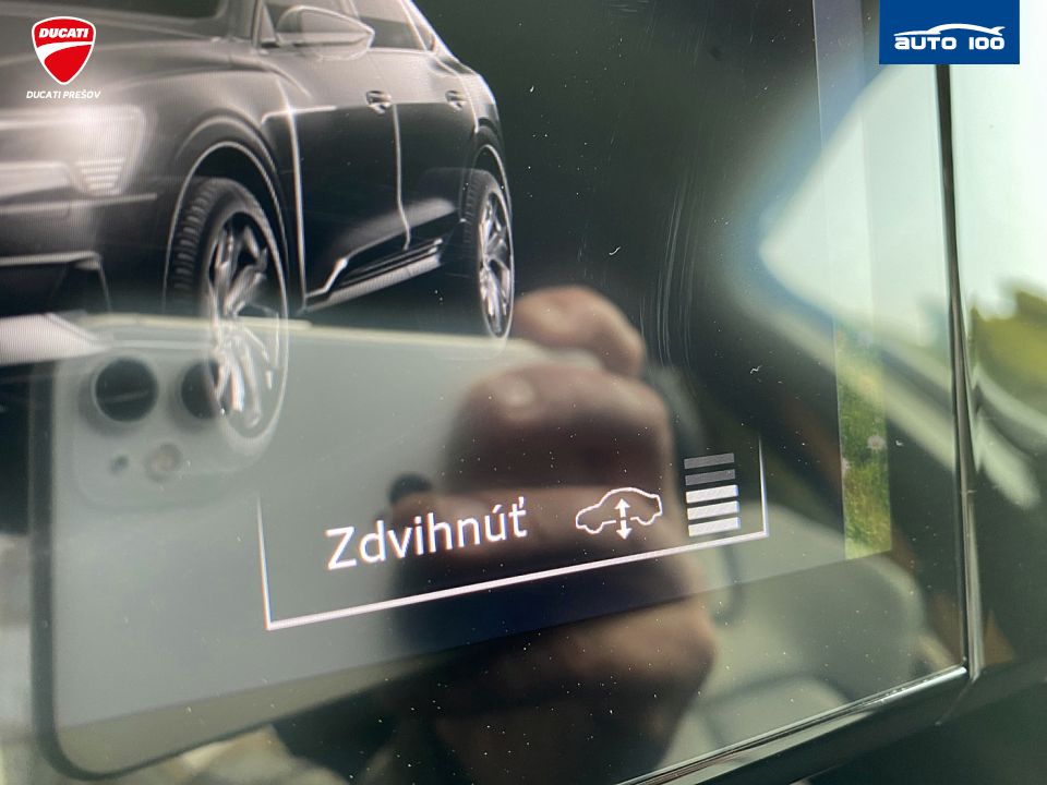 Audi e-tron Sportback S line quattro 50 electric 230kW Black Edition