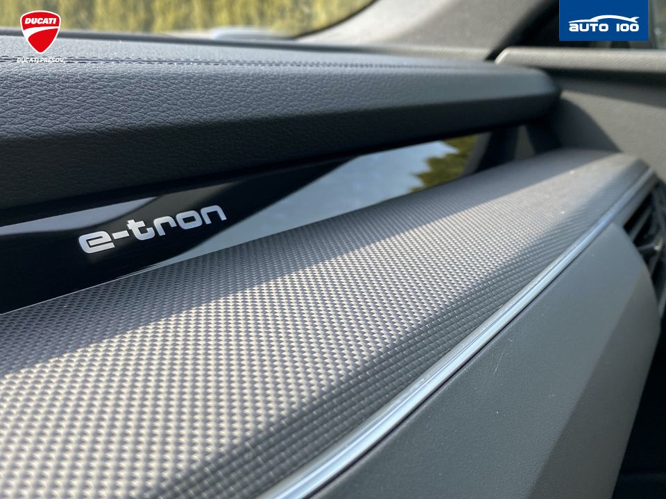 Audi e-tron Sportback S line quattro 50 electric 230kW Black Edition