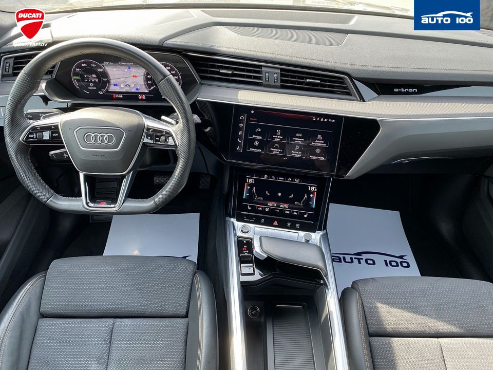 Audi e-tron Sportback S line quattro 50 electric 230kW Black Edition