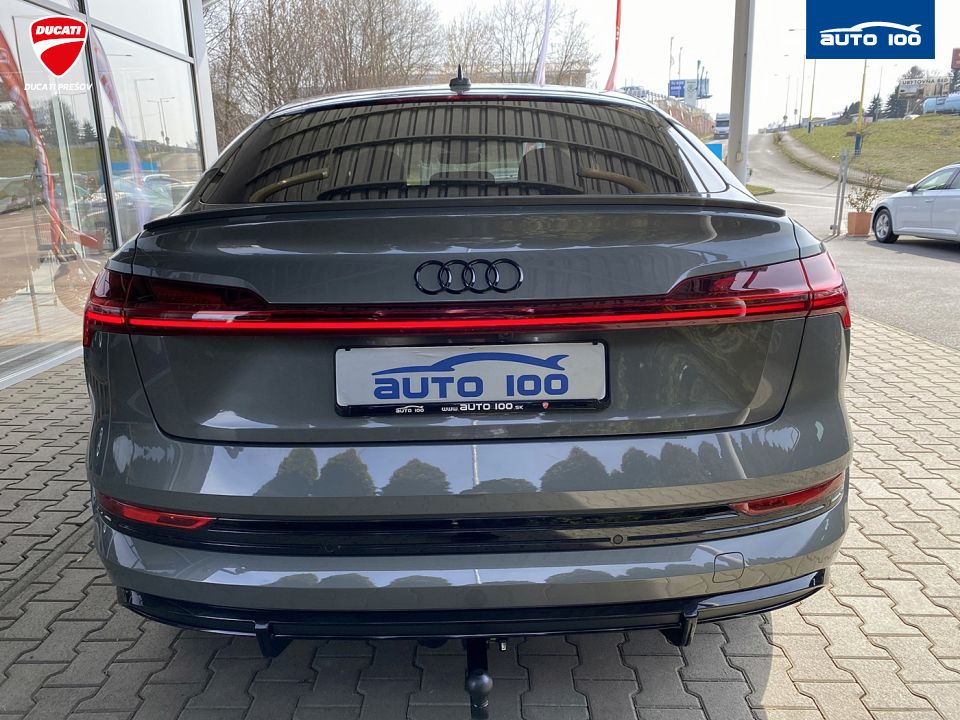 Audi e-tron Sportback S line quattro 50 electric 230kW Black Edition