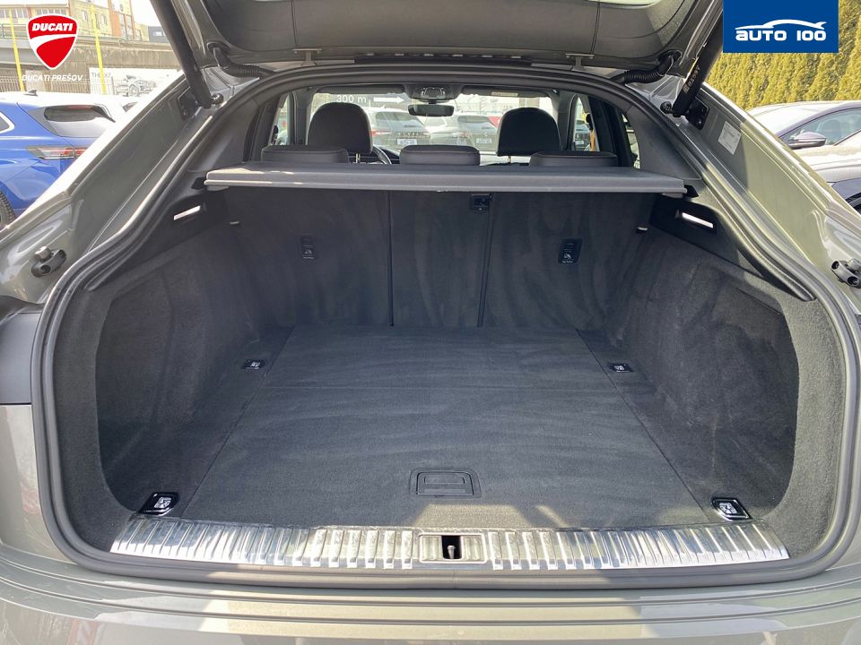 Audi e-tron Sportback S line quattro 50 electric 230kW Black Edition