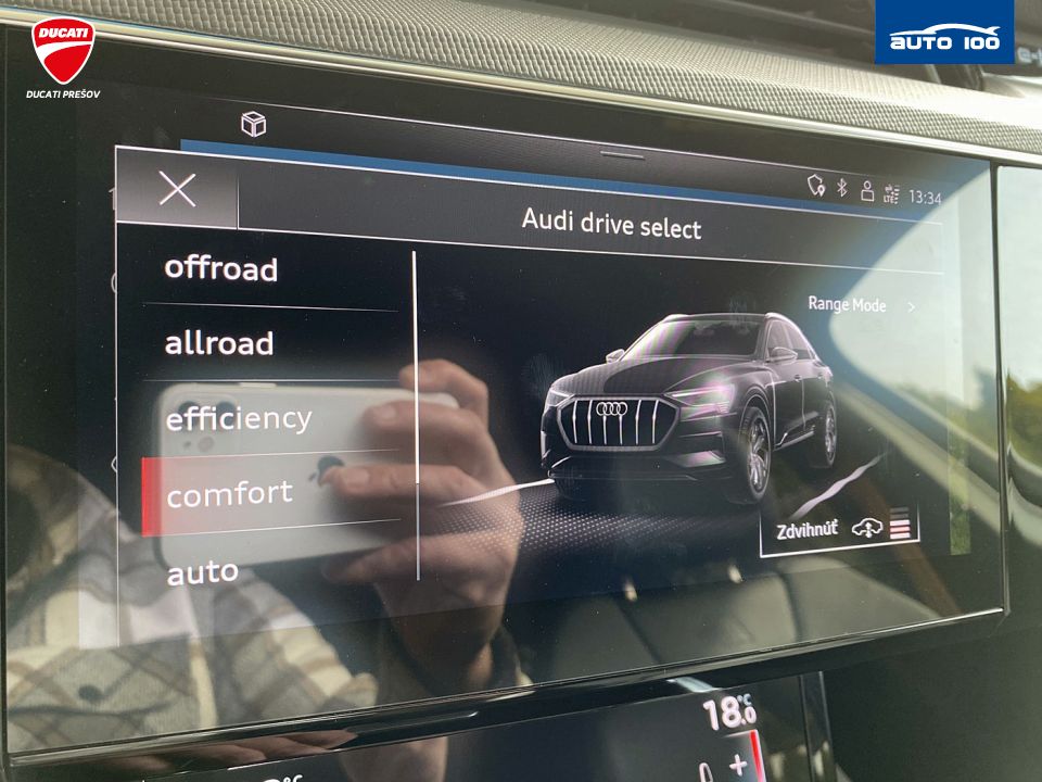 Audi e-tron Sportback S line quattro 50 electric 230kW Black Edition