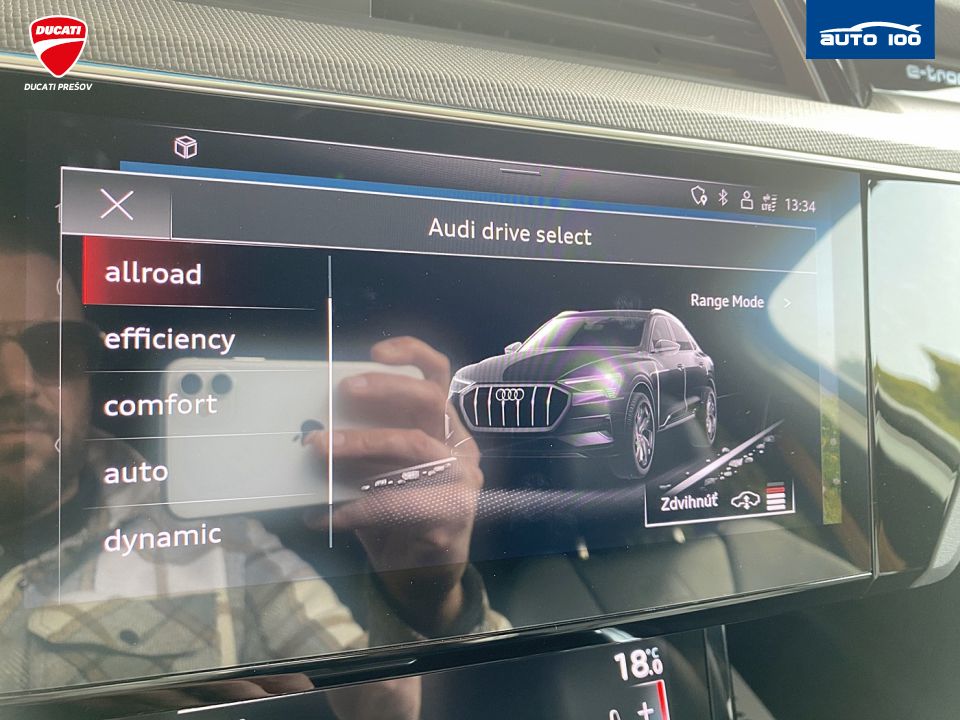 Audi e-tron Sportback S line quattro 50 electric 230kW Black Edition