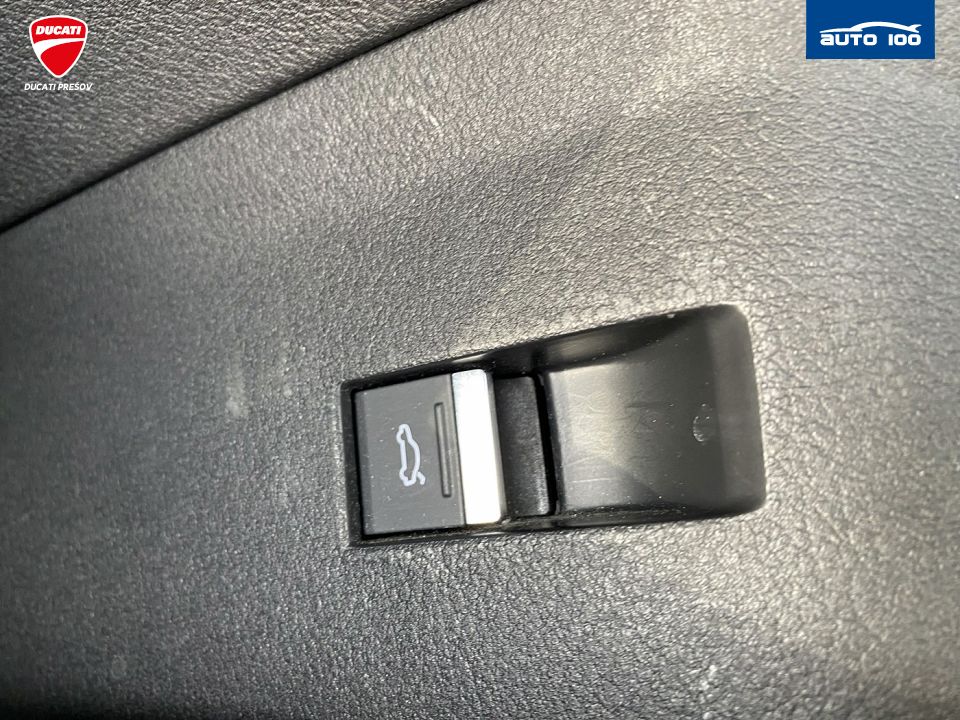 Audi e-tron Sportback S line quattro 50 electric 230kW Black Edition