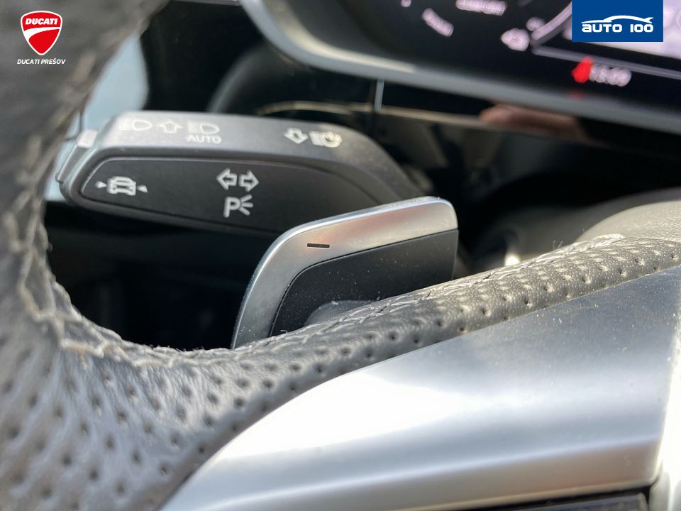 Audi e-tron Sportback S line quattro 50 electric 230kW Black Edition