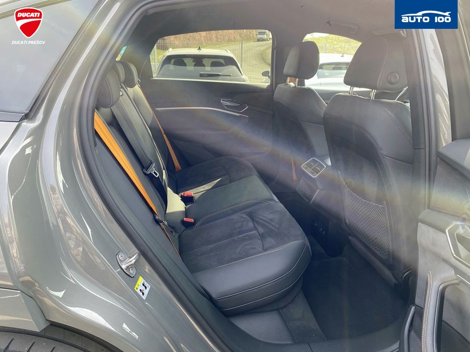 Audi e-tron Sportback S line quattro 50 electric 230kW Black Edition