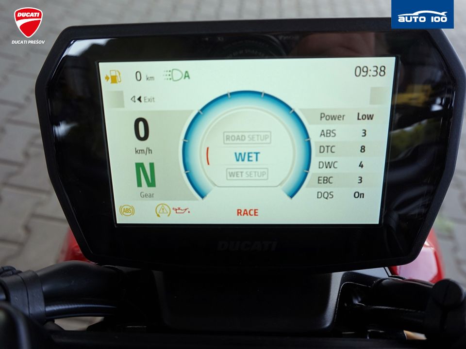 Ducati Streetfighter V2S