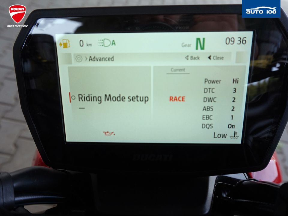 Ducati Streetfighter V2S