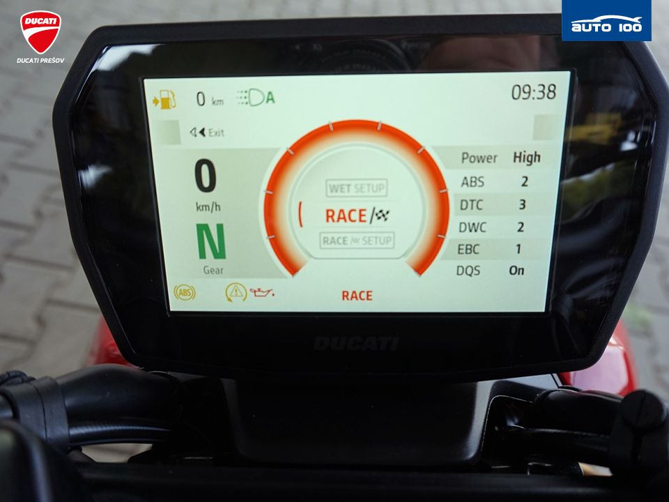 Ducati Streetfighter V2S