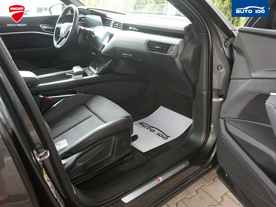 Audi e-tron S line quattro 50 electric 230kW