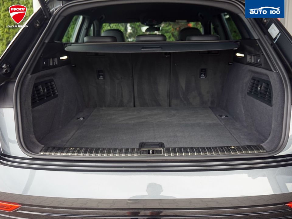 Audi e-tron S line quattro 50 electric 230kW