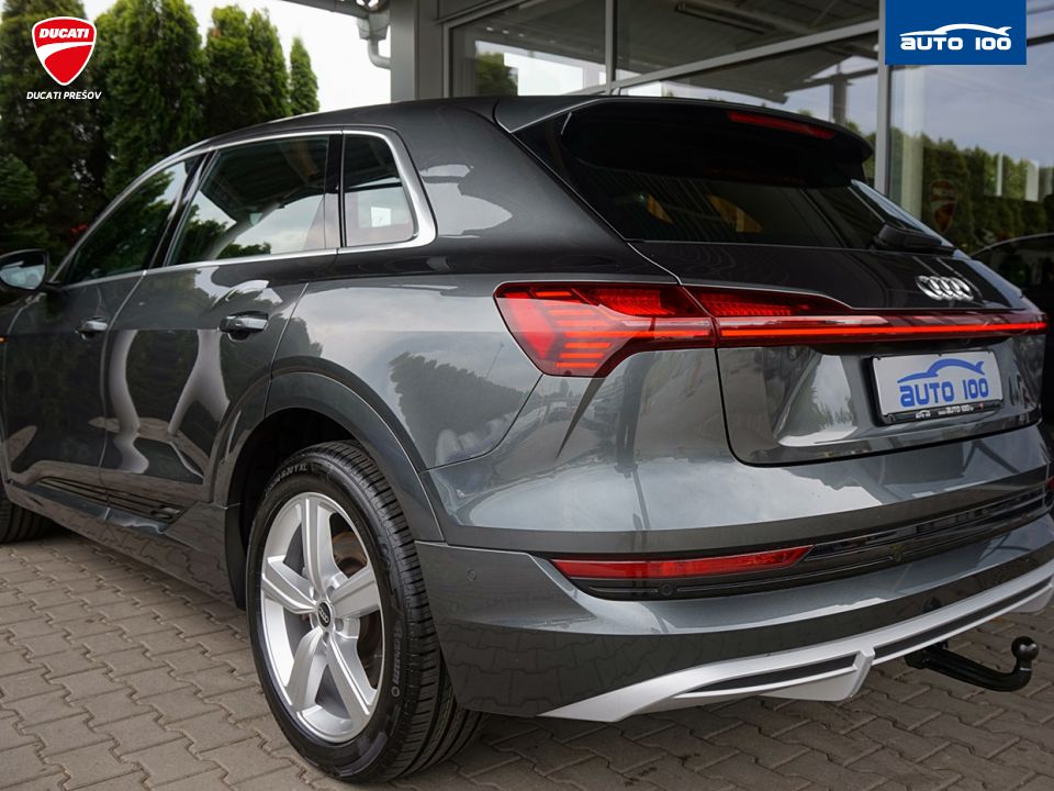 Audi e-tron S line quattro 50 electric 230kW