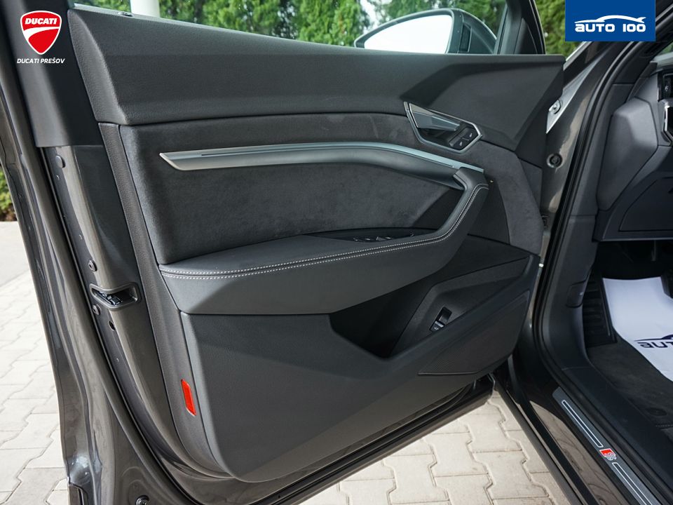 Audi e-tron S line quattro 50 electric 230kW