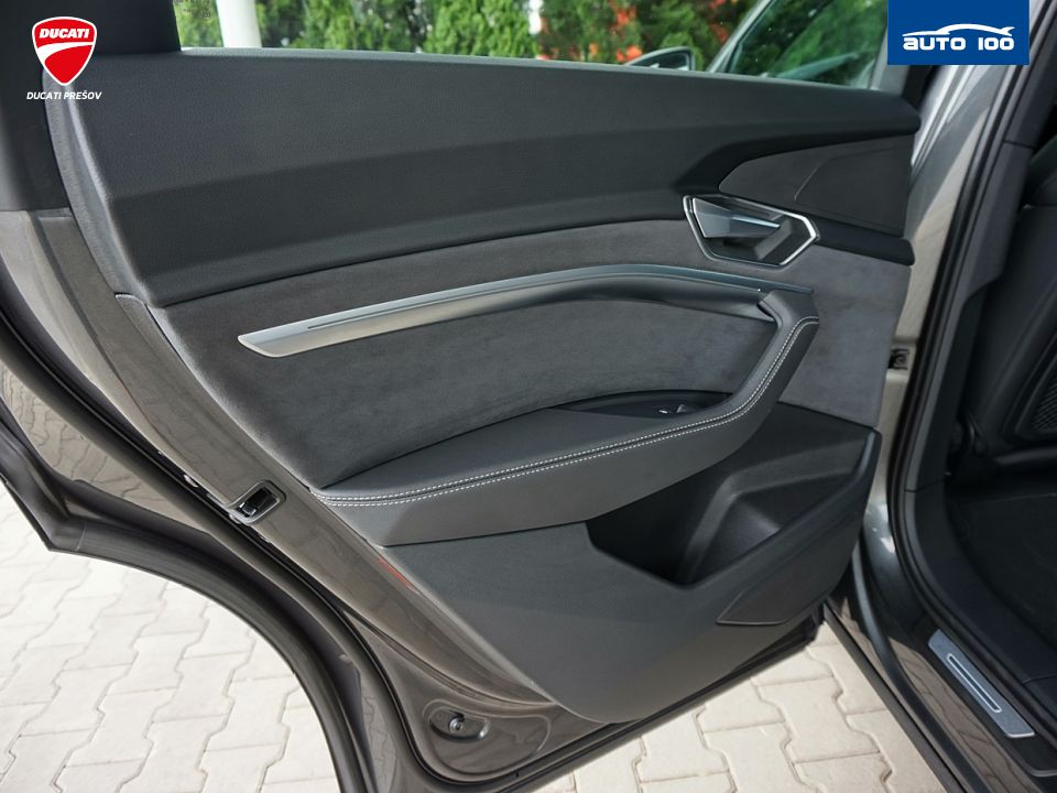 Audi e-tron S line quattro 50 electric 230kW