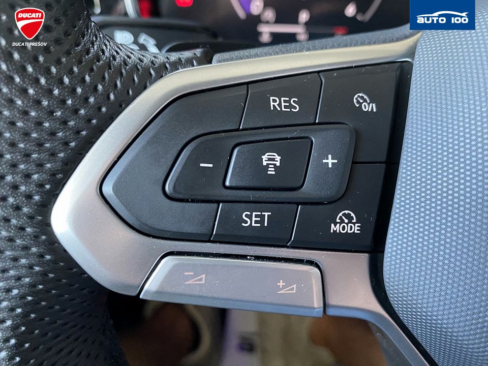 Volkswagen Touareg R-Line 4Motion 3.0 TDI SCR 170kW 8-speed