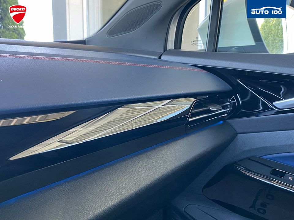 Volkswagen ID.4 GTX 225kW, Tepelné čerpadlo, Matrix-Beam