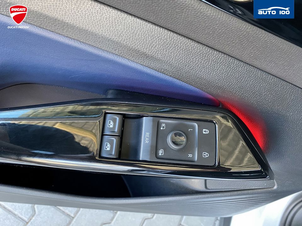 Volkswagen ID.4 GTX 225kW, Tepelné čerpadlo, Matrix-Beam